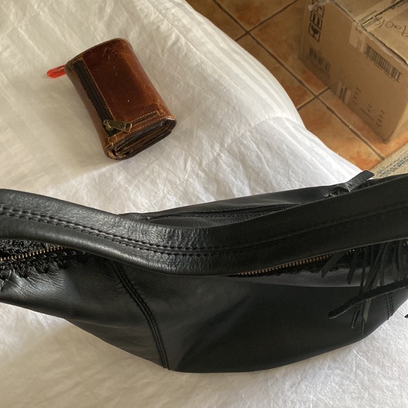 Beautiful SAK purse! In excellent used condition. - Picture 9 of 14